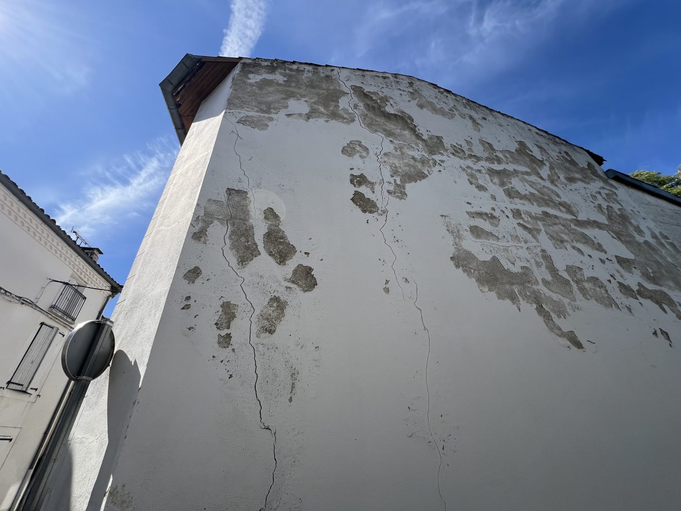 Conseils d’entretien de façade : prolonger la durée de vie de votre maison à Foix