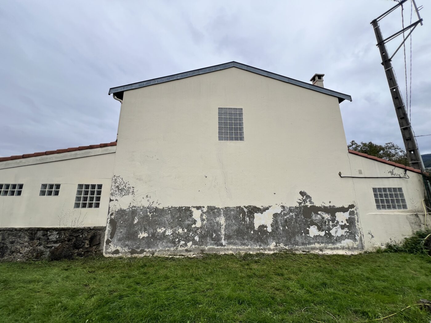 Avant travaux de rénovation de façade à Saverdun, état d'origine - Façades Ariégeoises