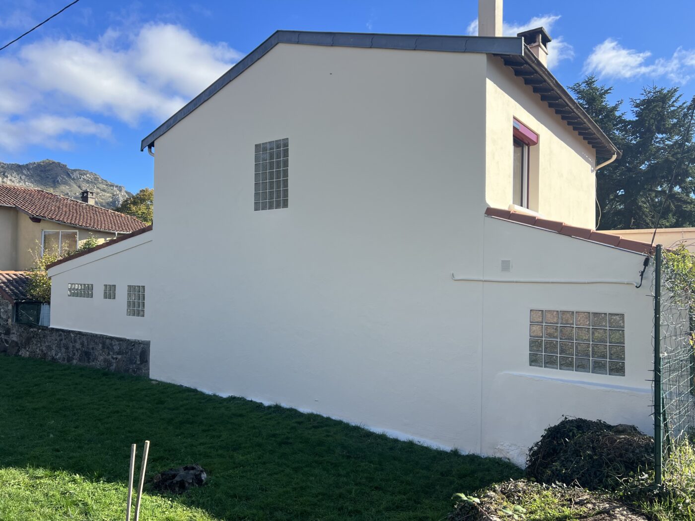 Après rénovation des façades à Foix, rénovation effectuée - Façades Ariégeoises