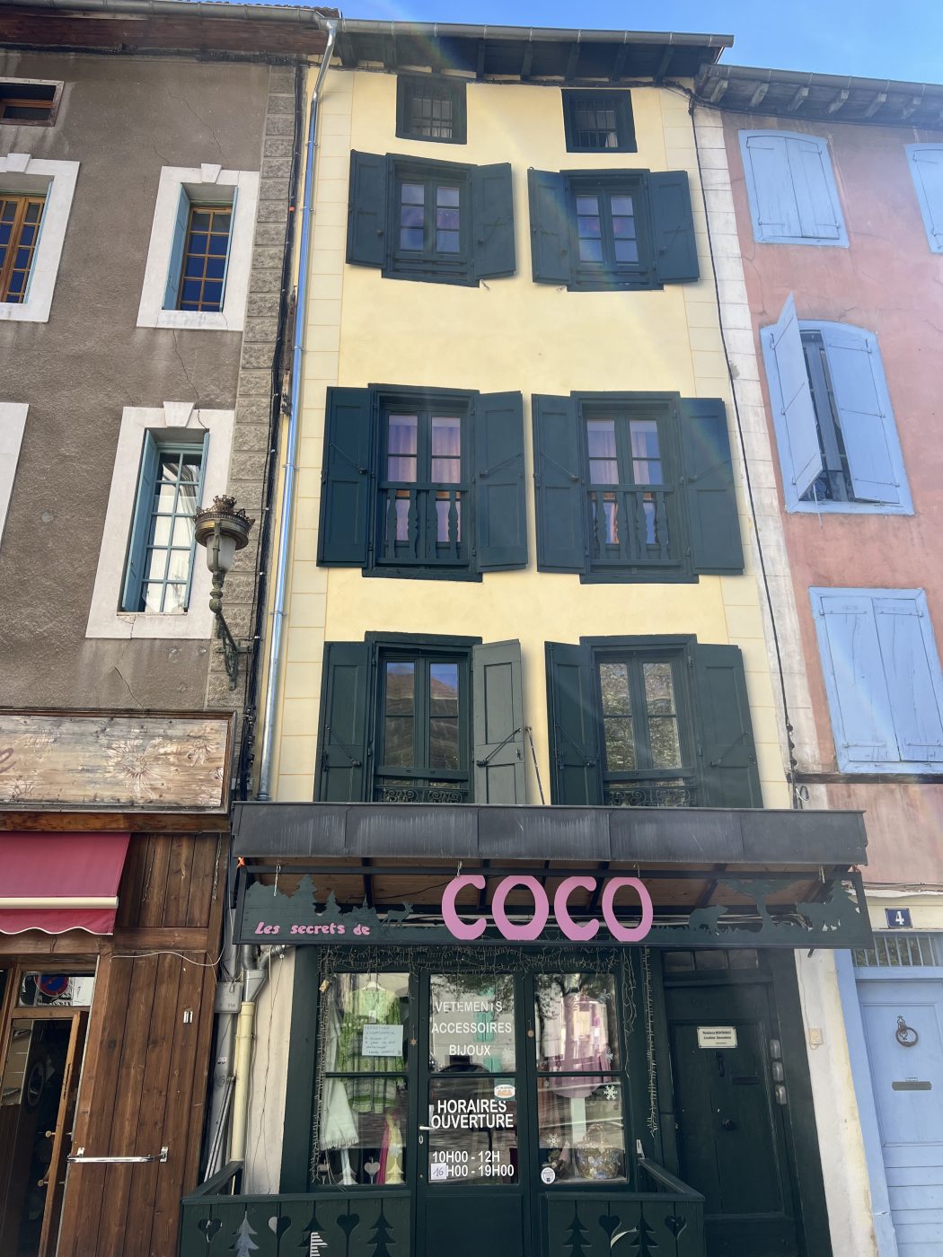 Après ravalement des façades à Saverdun, rénovation effectuée - Façades Ariégeoises